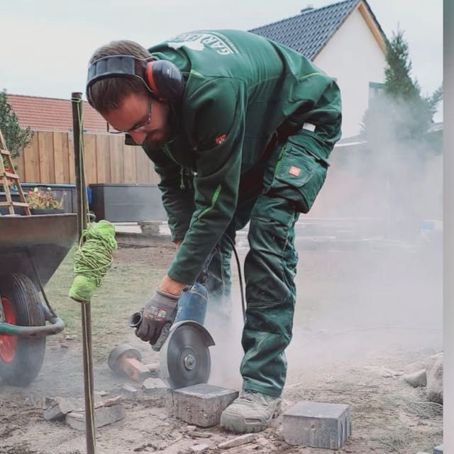 Paul, glücklicher Mitarbeiter bei GartenGRAU